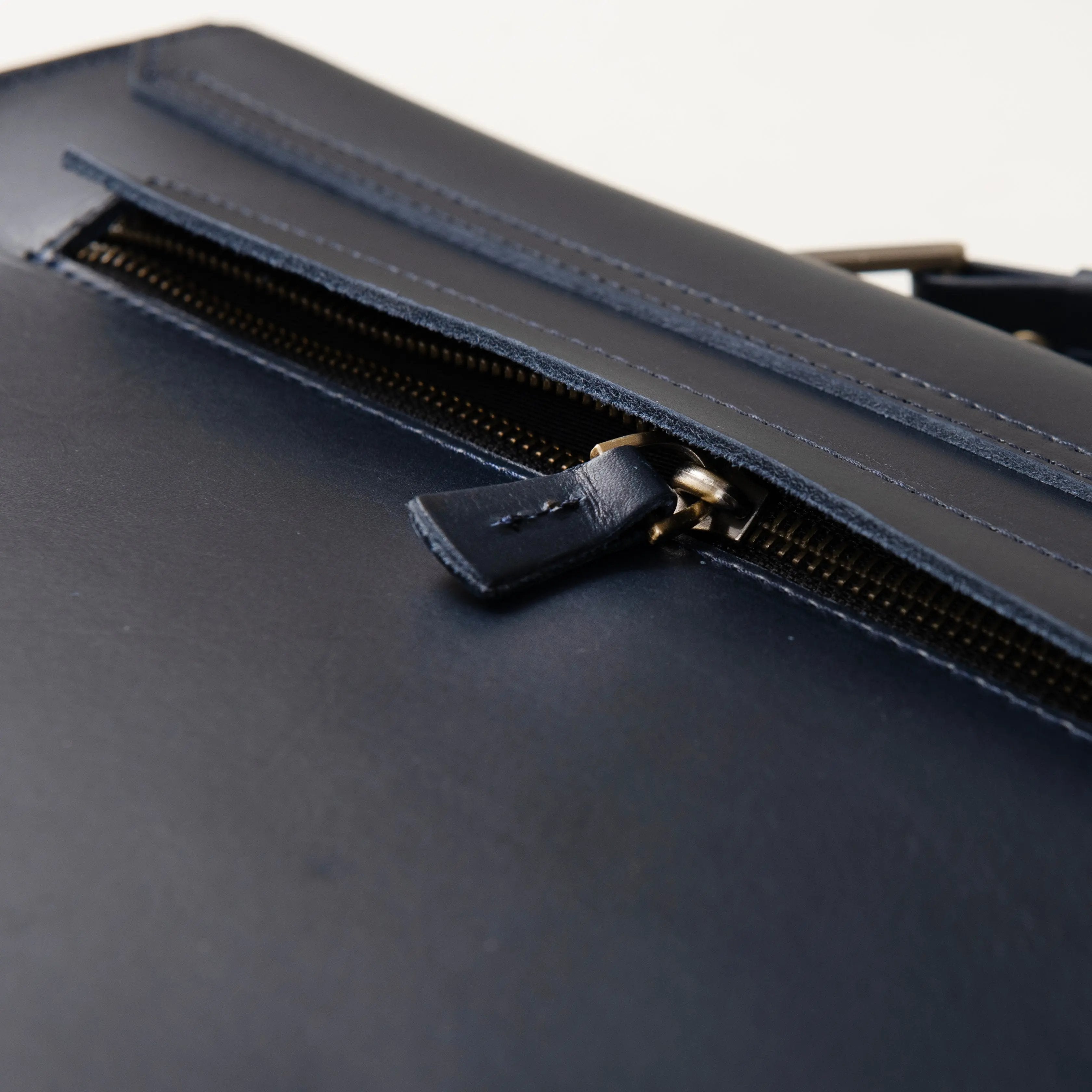 "Temur XL - Lacivert" Lüks Evrak Çantası / Anahtarlık Hediye Kargo, İsim Kazıma, Hediye Paketi Ücretsiz !