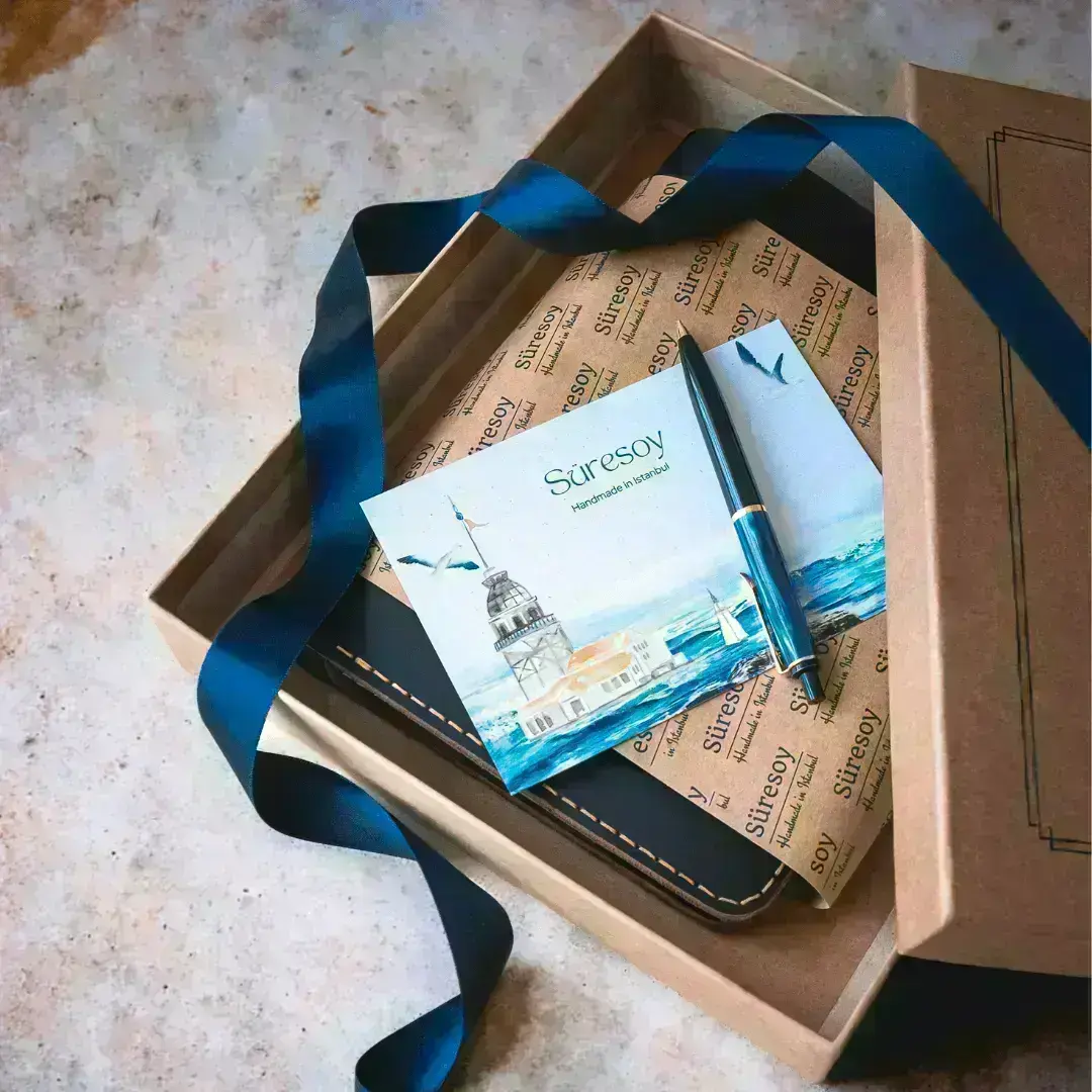 Güneri A4 Pro-Antik Siyah Lüks Hakiki Deri Organizer / Çizgisiz Bloknot, İsim Yazma, Şık Hediye Paketi, Ayraç, Anahtarlık ve Kargo Ücretsiz !