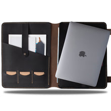 Görseli Galeri görüntüleyiciye yükleyin, &quot;Artunç XL-Chocolate🍫&quot; Lüks Hakiki Deri Organizer &amp; Macbook - İPad Kılıfı / İsim Yazma, Şık Hediye Paketi, Ayraç, Anahtarlık ve Kargo Ücretsiz !

