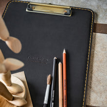 Görseli Galeri görüntüleyiciye yükleyin, &#39;&#39;Parla Sekreterlik-Chocolate🍫&#39;&#39; Lüks Hakiki Deri Organizer &amp; İPad Kılıfı / İsim Yazma, Şık Hediye Paketi, Anahtarlık ve Kargo Ücretsiz !
