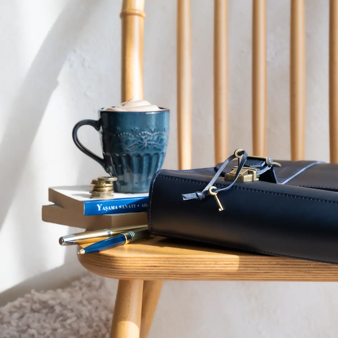 "Temur XL - Lacivert" Lüks Evrak Çantası / Anahtarlık Hediye Kargo, İsim Kazıma, Hediye Paketi Ücretsiz !