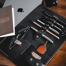 Görseli Galeri görüntüleyiciye yükleyin, &quot;Artunç XL-Chocolate🍫&quot; Lüks Hakiki Deri Organizer &amp; Macbook - İPad Kılıfı / İsim Yazma, Şık Hediye Paketi, Ayraç, Anahtarlık ve Kargo Ücretsiz !
