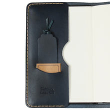 Görseli Galeri görüntüleyiciye yükleyin, &quot;Talu - Lacivert&quot; Lüks Hakiki Deri A5 Defter Kılıfı / Çizgili Defter, İsim Yazma, Şık Hediye Paketi, Ayraç, Anahtarlık ve Kargo Ücretsiz !
