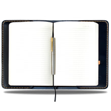 Görseli Galeri görüntüleyiciye yükleyin, &quot;Talu - Lacivert&quot; Lüks Hakiki Deri A5 Defter Kılıfı / Çizgili Defter, İsim Yazma, Şık Hediye Paketi, Ayraç, Anahtarlık ve Kargo Ücretsiz !
