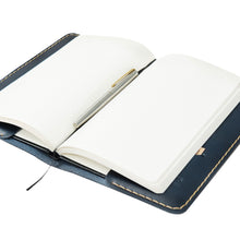 Görseli Galeri görüntüleyiciye yükleyin, &quot;Talu - Lacivert&quot; Lüks Hakiki Deri A5 Defter Kılıfı / Çizgili Defter, İsim Yazma, Şık Hediye Paketi, Ayraç, Anahtarlık ve Kargo Ücretsiz !
