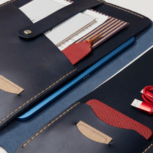 Görseli Galeri görüntüleyiciye yükleyin, &quot;Artunç XL-Lacivert&quot; Lüks Hakiki Deri Organizer &amp; Macbook - İPad Kılıfı / İsim Yazma, Şık Hediye Paketi, Ayraç, Anahtarlık ve Kargo Ücretsiz !
