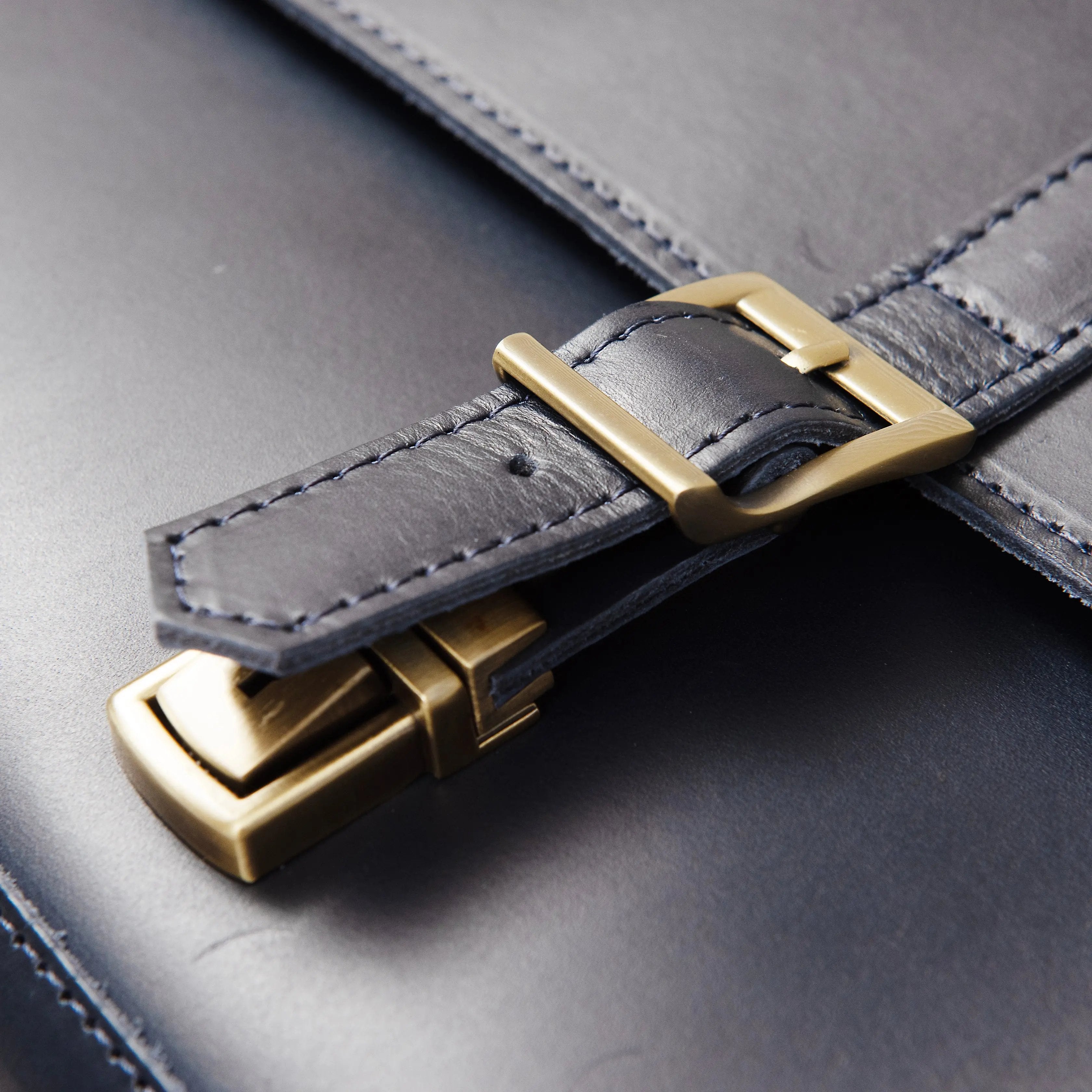 "Temur XL - Lacivert" Lüks Evrak Çantası / Anahtarlık Hediye Kargo, İsim Kazıma, Hediye Paketi Ücretsiz !