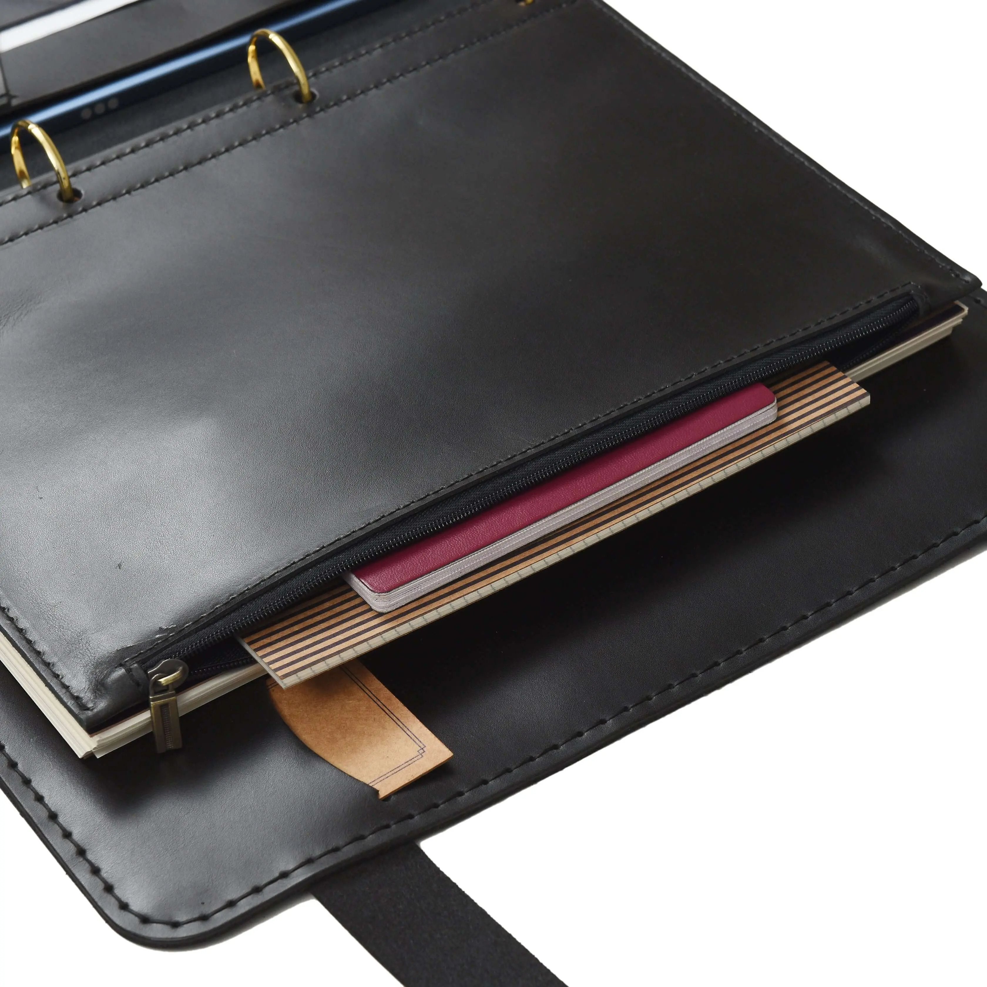 Güneri A4 Pro-Antik Siyah Lüks Hakiki Deri Organizer iç kısmında çizgisiz bloknot ve belgeler.