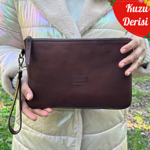 Görseli Galeri görüntüleyiciye yükleyin, &quot;Parsay&quot; Kuzu Derisi Clutch Çanta
